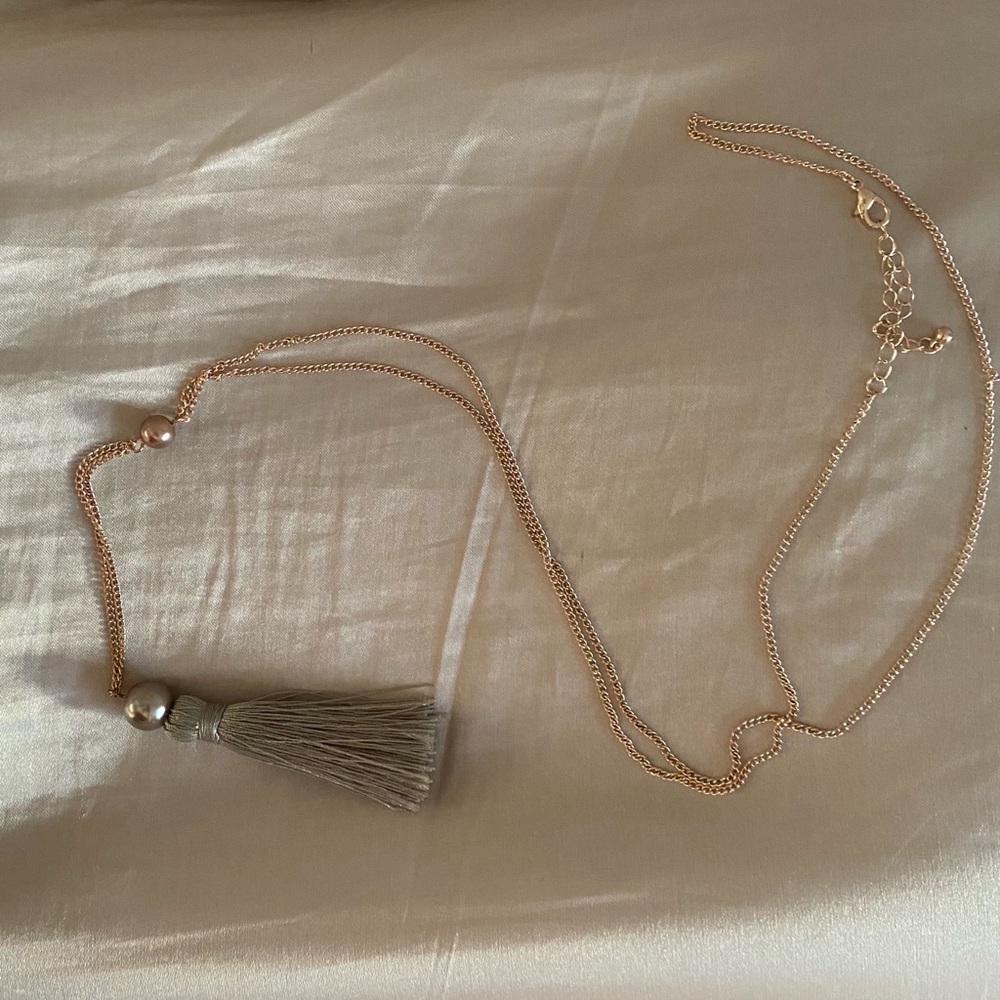 Necklace with thread tassel